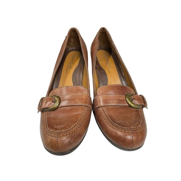 Natural Soul by Naturalizer Brown Leather 2 1/2” Pump Buckle Detail Size 6.5 - Picture 2 of 12